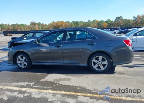 2014 Toyota Camry Se z USA, uszkodzony, nr VIN 4T1BF1FK1EU753683